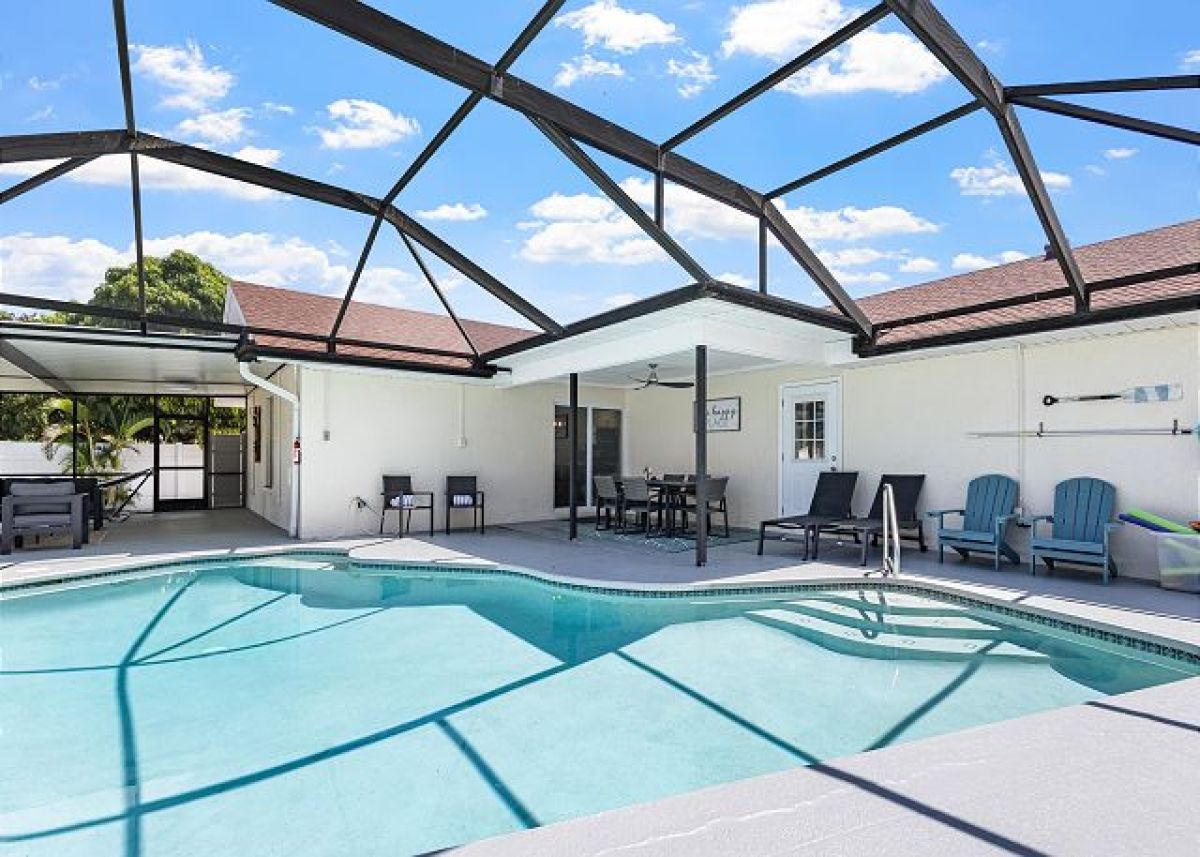 Large Screened in Pool