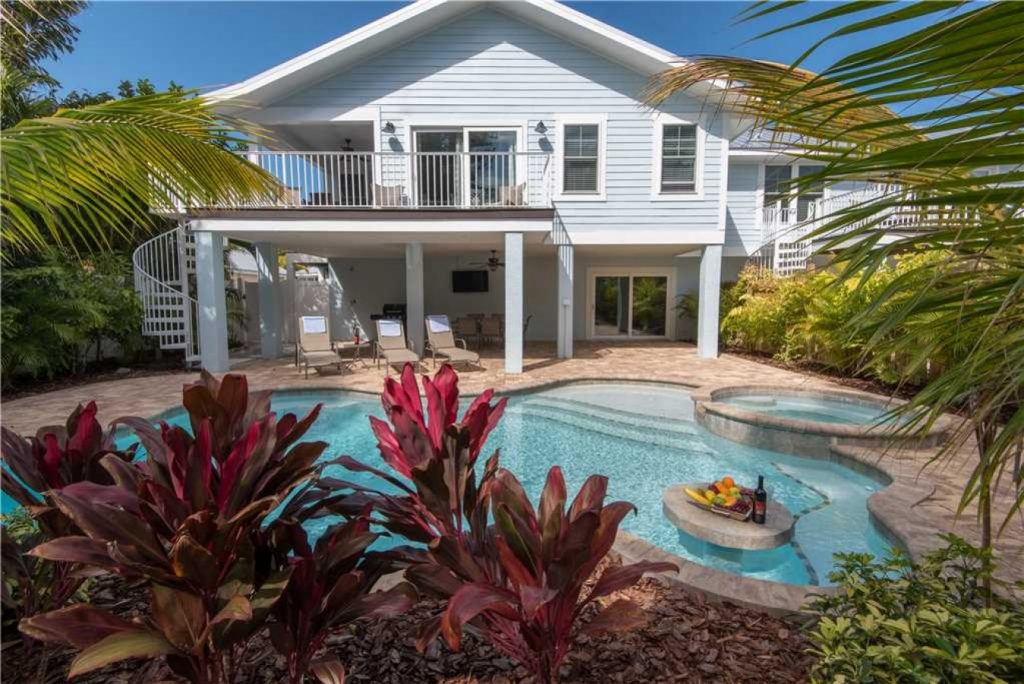 Breezy Beach is located in the heart of Holmes Beach, close to restaurants, shops and the free Island trolley that runs up and down the Island all day. On the outside, you will enjoy a private pool with spa, a covered lanai, gas BBQ grill, and tropical landscaping. Pets are welcome for an extra fee!